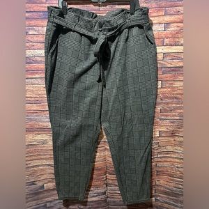 Black & Grey Plaid Capri Pants